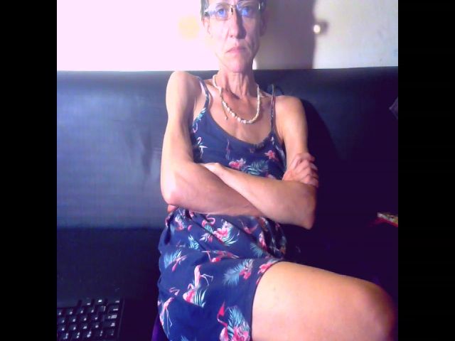 Live sex webcam photo for Sexygeny #252686056