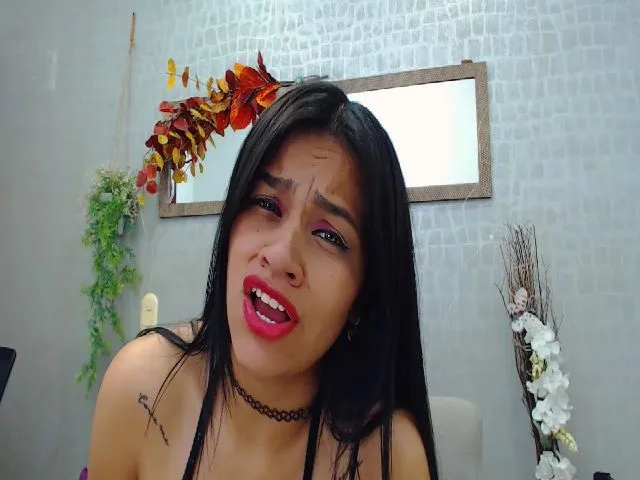Live sex webcam photo for Lili_cutee #256894171