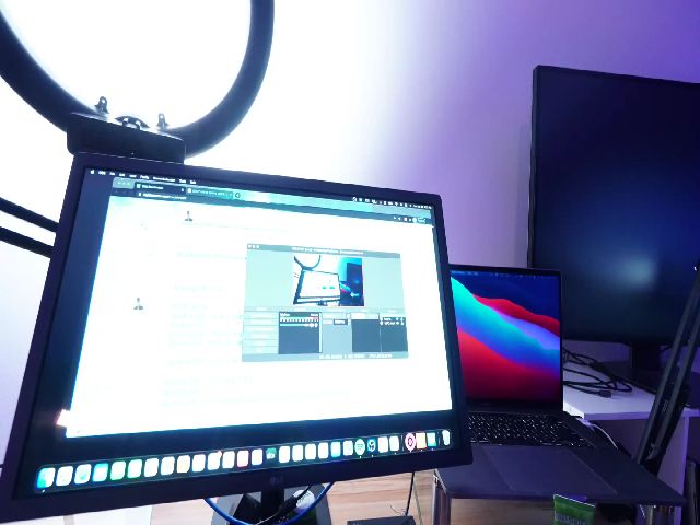 Live sex webcam photo for CaliPassion #252436017