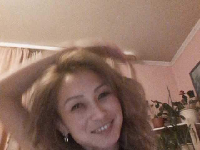 Live sex webcam photo for LiliToli1 #287998069