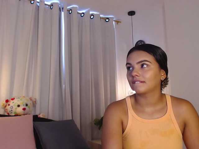 Live sex webcam photo for anthonellahil #246971678