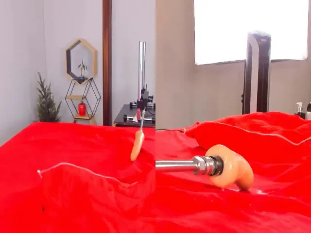 Live sex webcam photo for KinkyNatasha_ #263309400