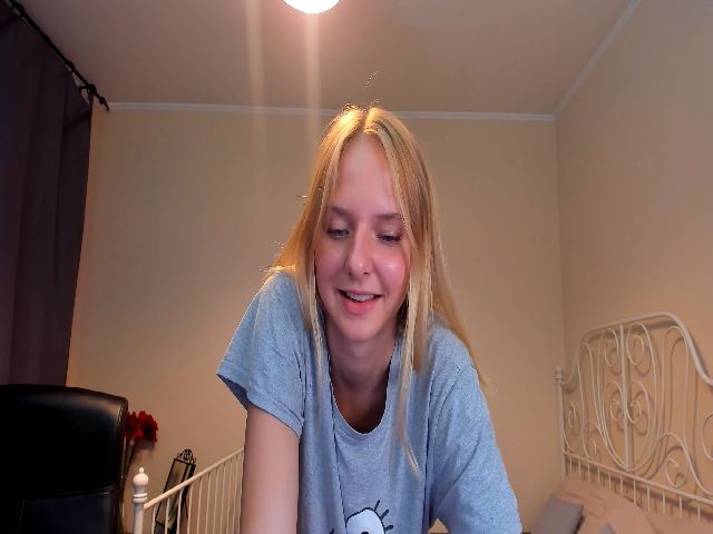 Live sex webcam photo for O1iv1a #261562131