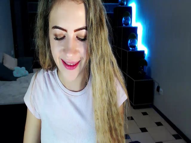 Live sex webcam photo for LannaBlue #253529511