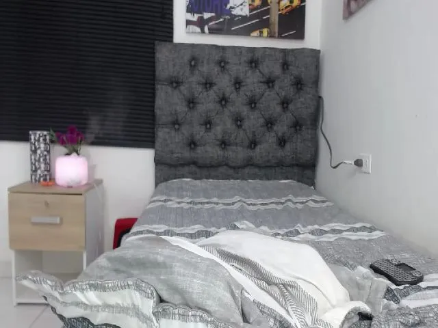 Live sex webcam photo for Andrea_greey #261076013