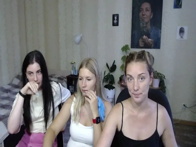 Live sex webcam photo for Emi_lywild #259968872