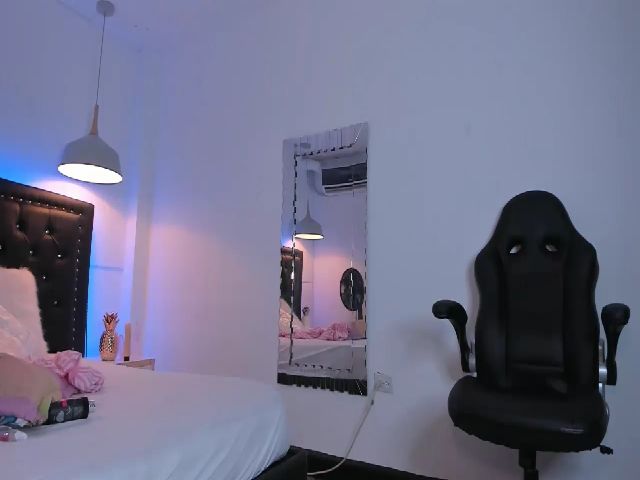 Live sex webcam photo for Vanessa_Samir #265419521