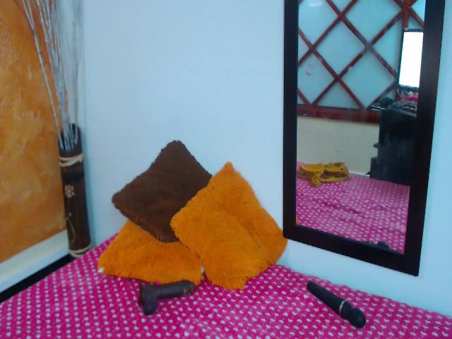 Live sex webcam photo for KellyJhons #255540547