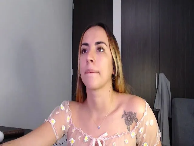 Live sex webcam photo for April_dew #254526267