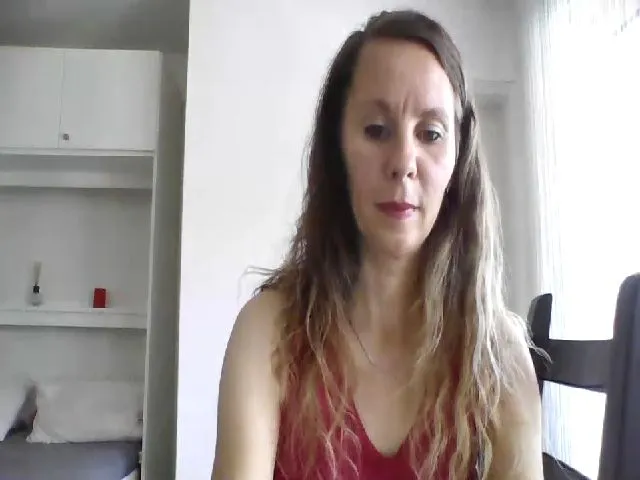 Live sex webcam photo for Naughtyliliy #256215543