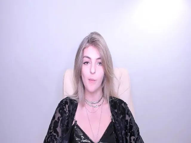 Live sex webcam photo for HelelGretta #252885771