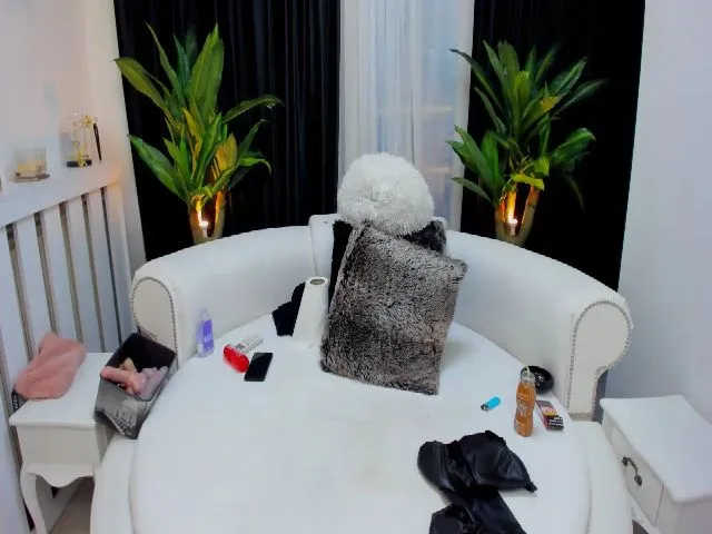 Live sex webcam photo for NicolleHotX #255721466