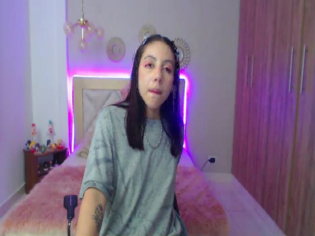 Live sex webcam photo for Emily_evans18 #262926223