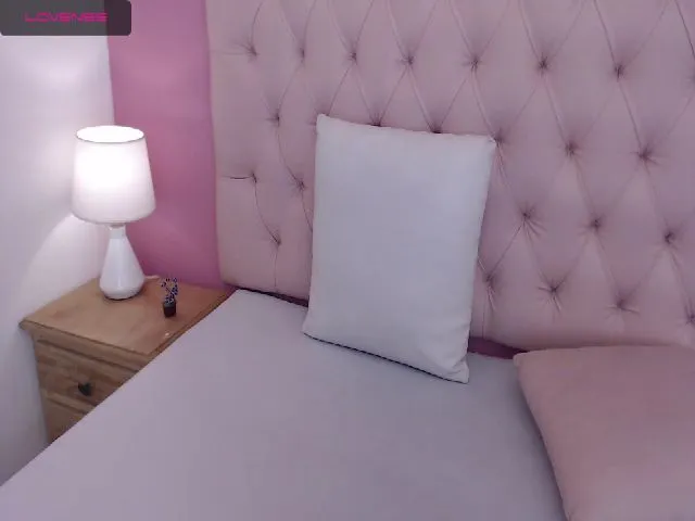 Live sex webcam photo for Keyra_R #258255267