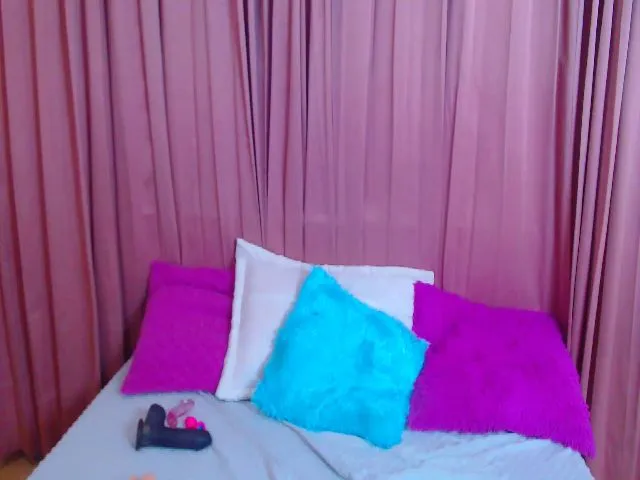 Live sex webcam photo for SharonRobert #260696503