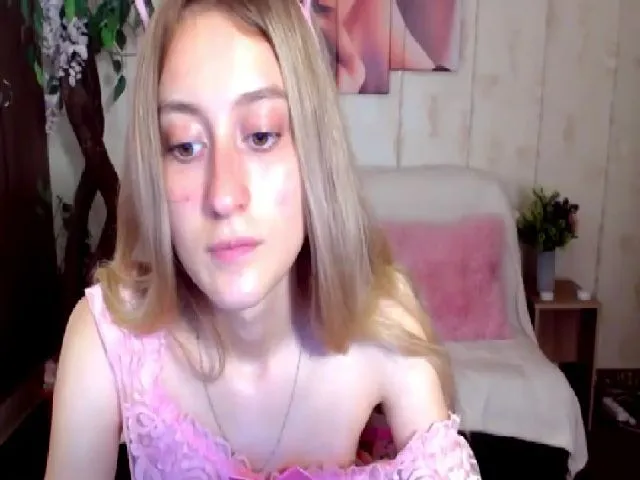 Live sex webcam photo for LinaRum__ #253019692