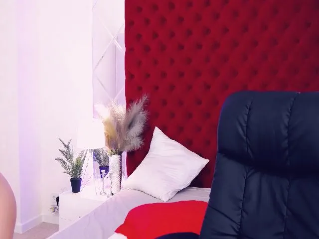 Live sex webcam photo for MillaLoves #261354039