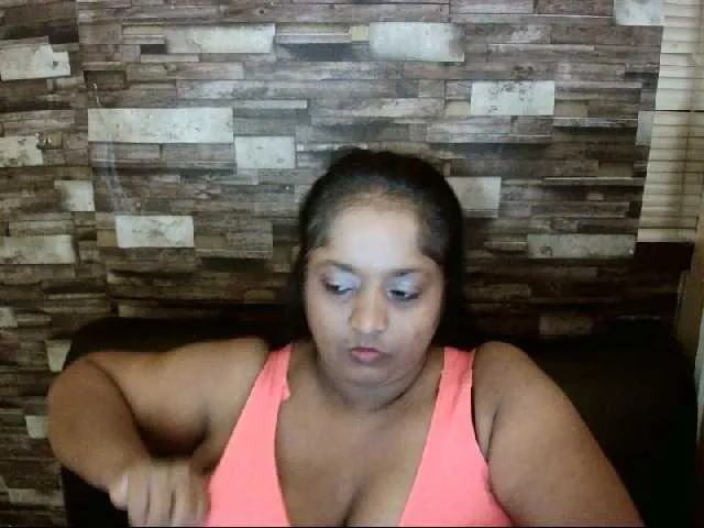 Live sex webcam photo for Indiantasha #287985971