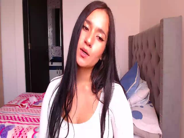 Live sex webcam photo for Angie_05 #259486620