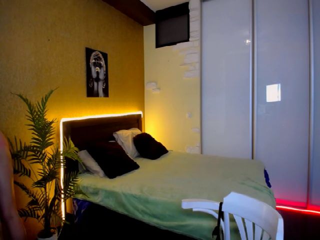 Live sex webcam photo for EshliLee__ #254444047