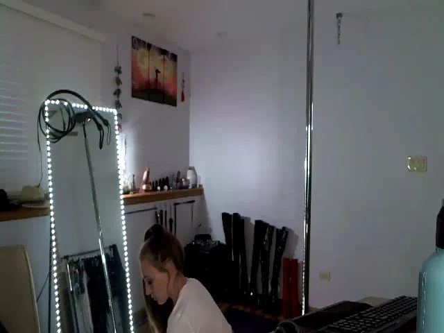 Live sex webcam photo for SamSamCam #258861298