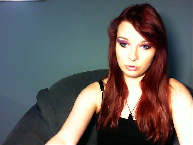 Live sex webcam photo for VirginLuna18 #260031401