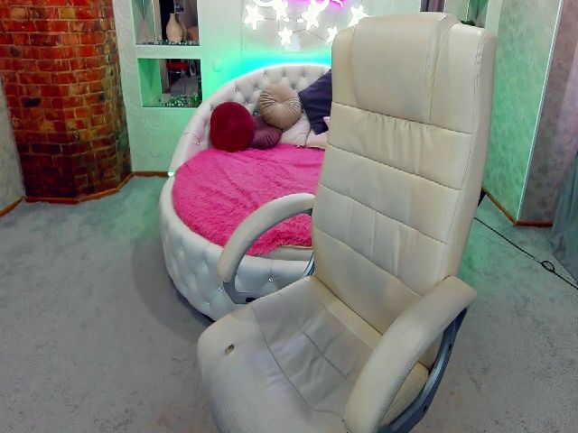 Live sex webcam photo for VanessaDow #255341790