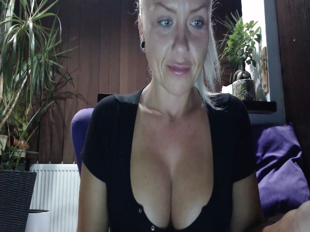 Live sex webcam photo for Sasha_Green #264597188