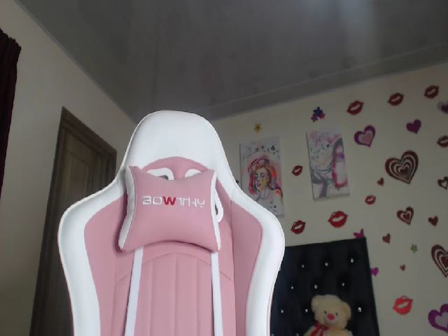 Live sex webcam photo for MIA_LOVE24 #260466749