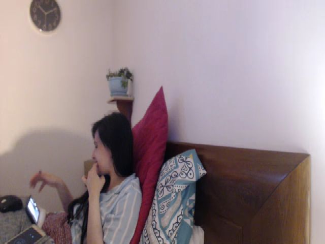 Live sex webcam photo for isabellazee2 #258399275