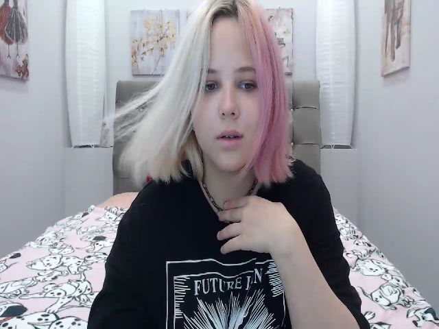 Live sex webcam photo for Helokit #254695946