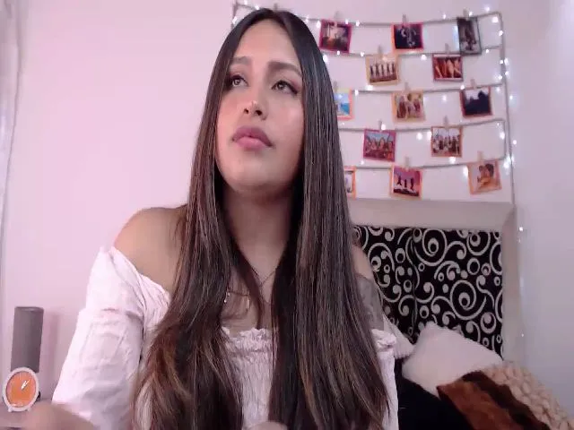 Live sex webcam photo for Litlecapricex #256294214