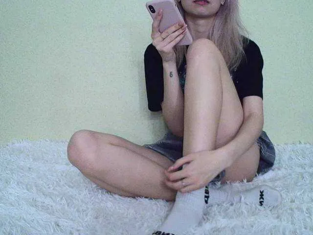 Live sex webcam photo for Lamilia #240982757