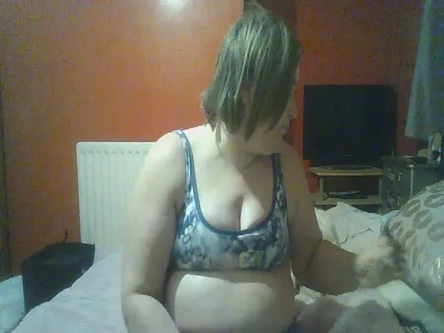 Live sex webcam photo for YUMMYMUMMY39 #253905209
