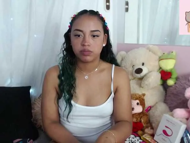 Live sex webcam photo for Angeluxxx #252945432