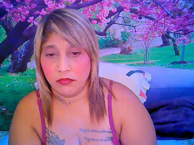 Live sex webcam photo for Roxyfoxy69 #252875542