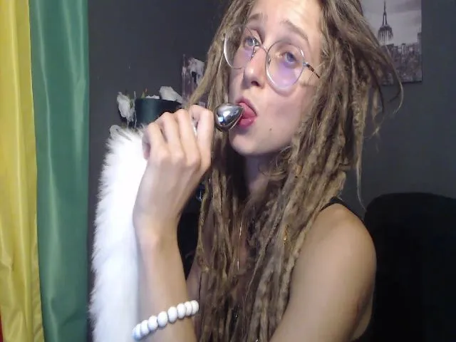 Live sex webcam photo for KINKYkeira #253174615