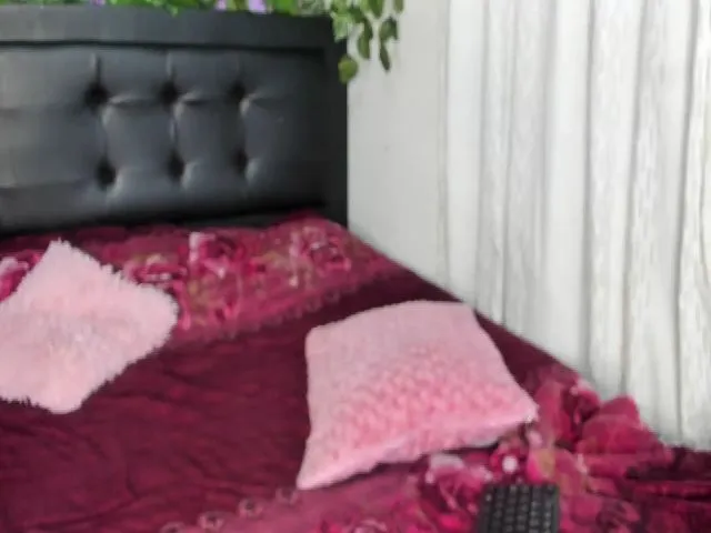 Live sex webcam photo for Holly_rosee #261095730