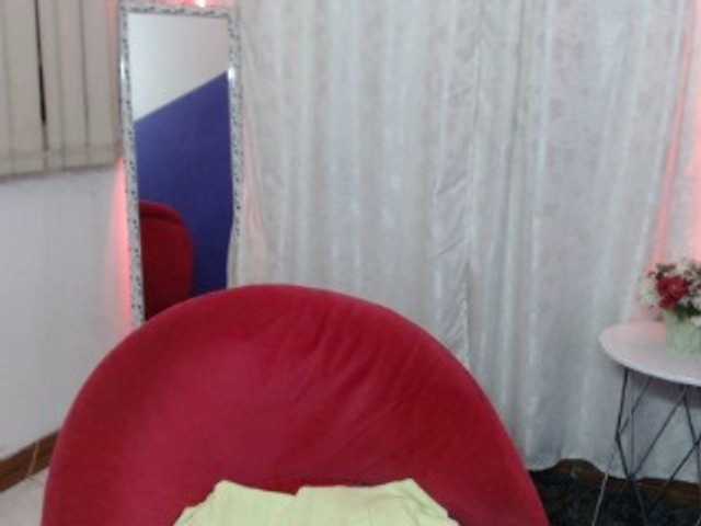 Live sex webcam photo for briannaoneal #258383204