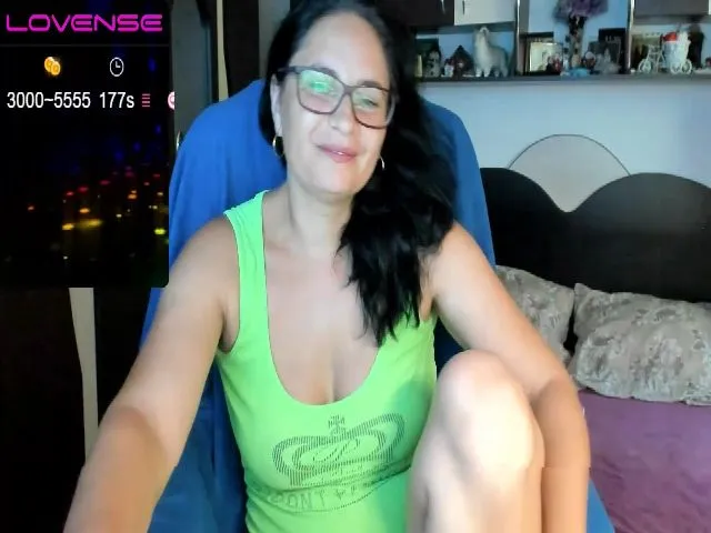 Live sex webcam photo for SquirtyAly69 #254146949