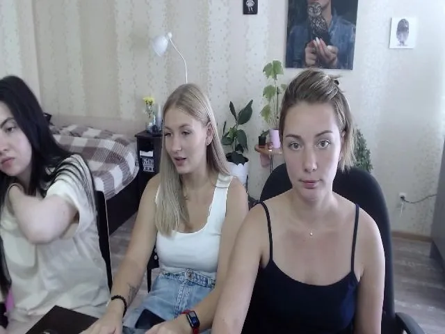 Live sex webcam photo for Emi_lywild #262082717