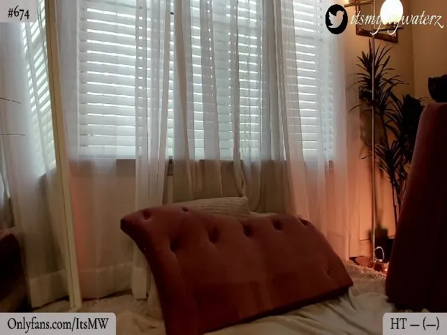 Live sex webcam photo for MystyWaterz #258803328
