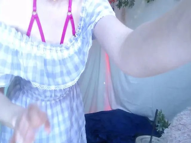 Live sex webcam photo for SnugglePunk #252941666