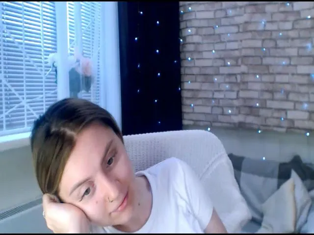 Live sex webcam photo for CumMeaRiver #254019123