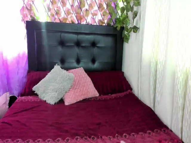 Live sex webcam photo for Holly_rosee #262209710