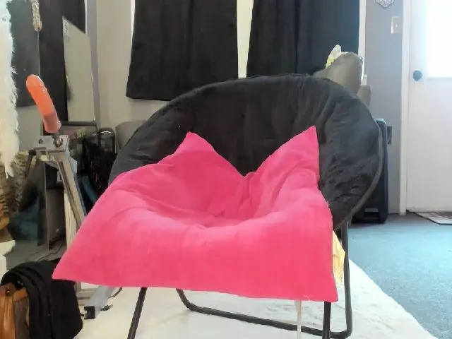 Live sex webcam photo for KinkyKortney #264891147