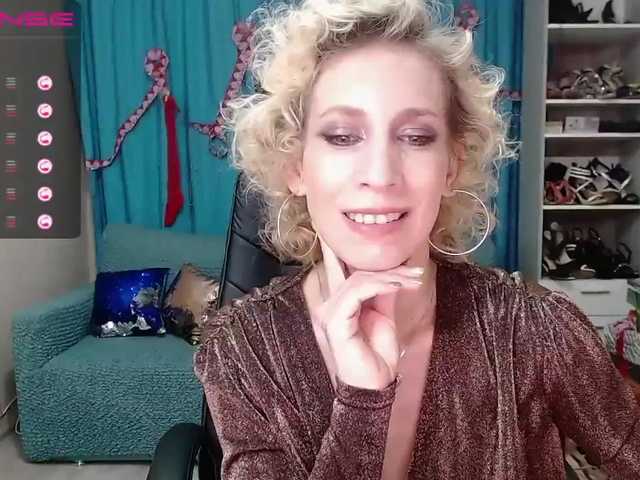 Live sex webcam photo for KirstenDesire #241033385