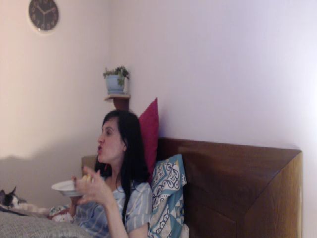 Live sex webcam photo for isabellazee2 #258415242