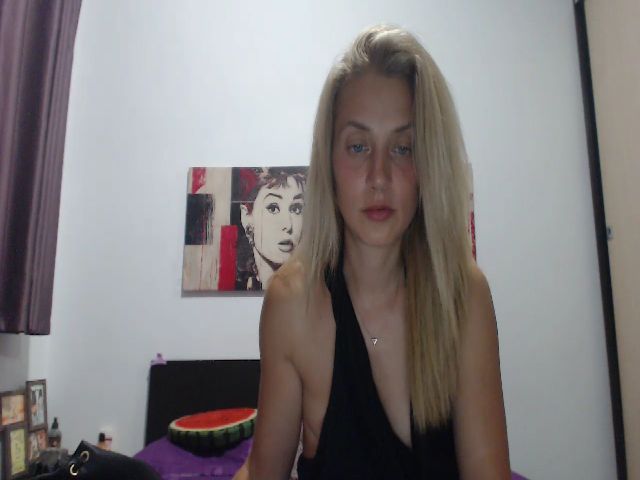 Live sex webcam photo for MonicaDiamond #255765570