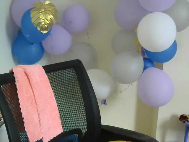 Live sex webcam photo for PussyMaya1 #243160037